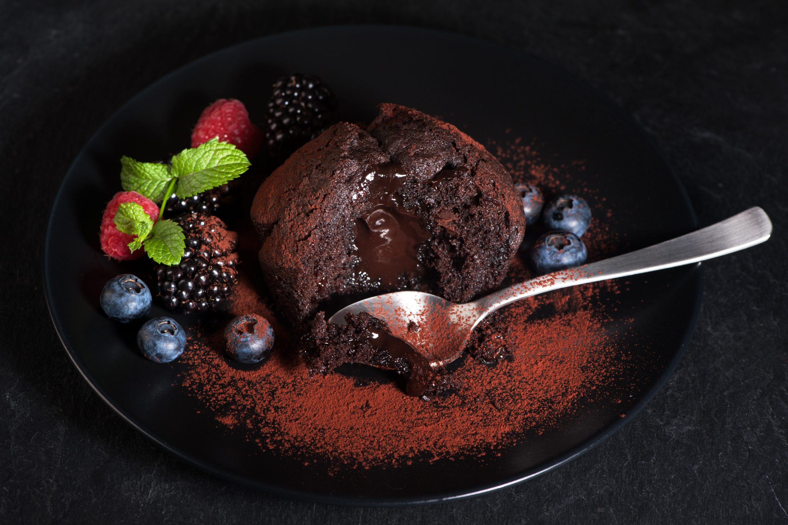 chocolat muffin with hot chocolate cream